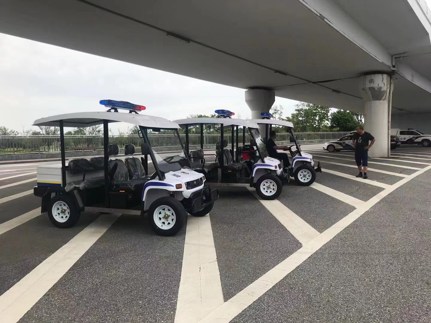 南昌機場交付午夜影院网站巡邏車