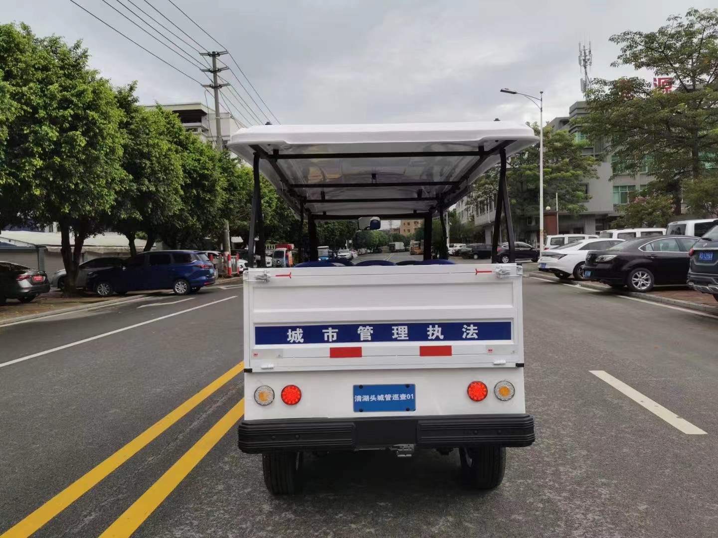 5座午夜影院网站巡邏車帶後鬥